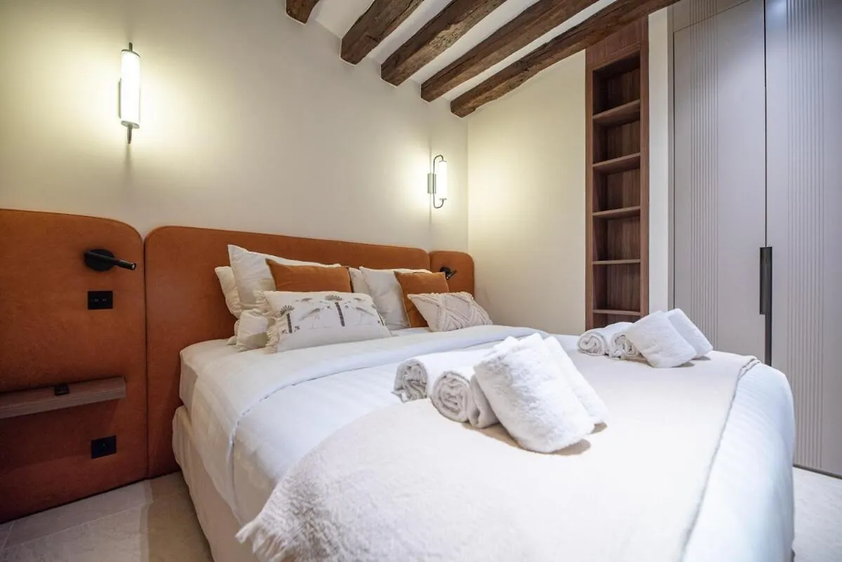 Apartment Luxury 2Br - Place Des Vosges - Le Marais Paris France
